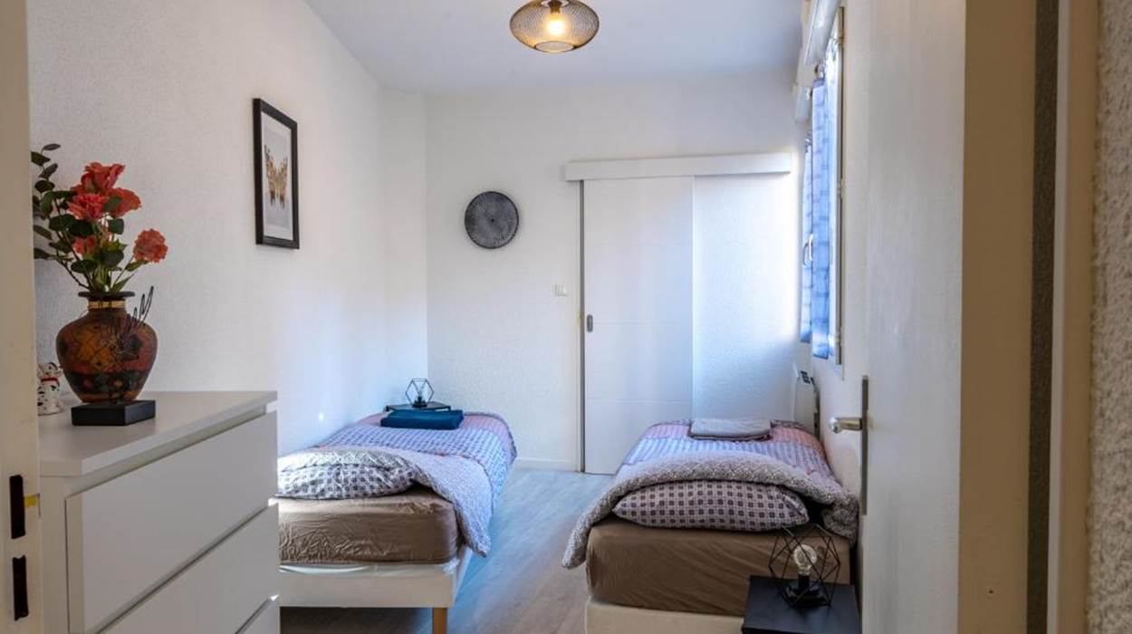 chambre-lits-simples-confortables-lourdes.jpg