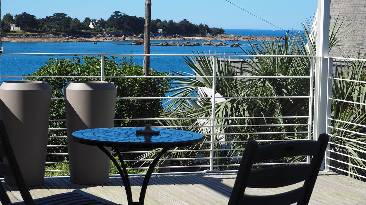 Terrasse devant l’océan