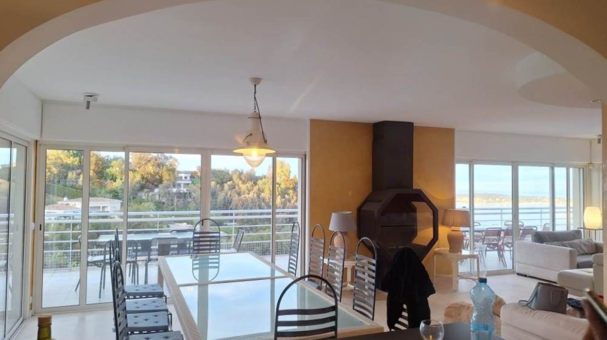 Grande salle à manger ouverte villa Cannes