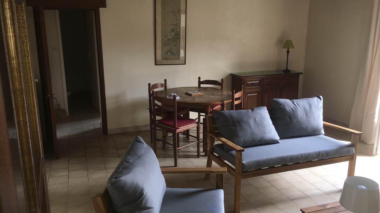Le séjour, vue sur le coin repas