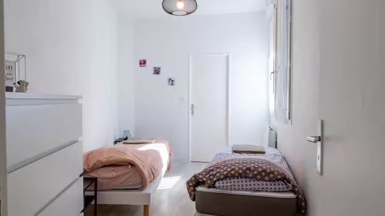 chambre-deux-lits-simples-insonorisee-lourdes.jpg
