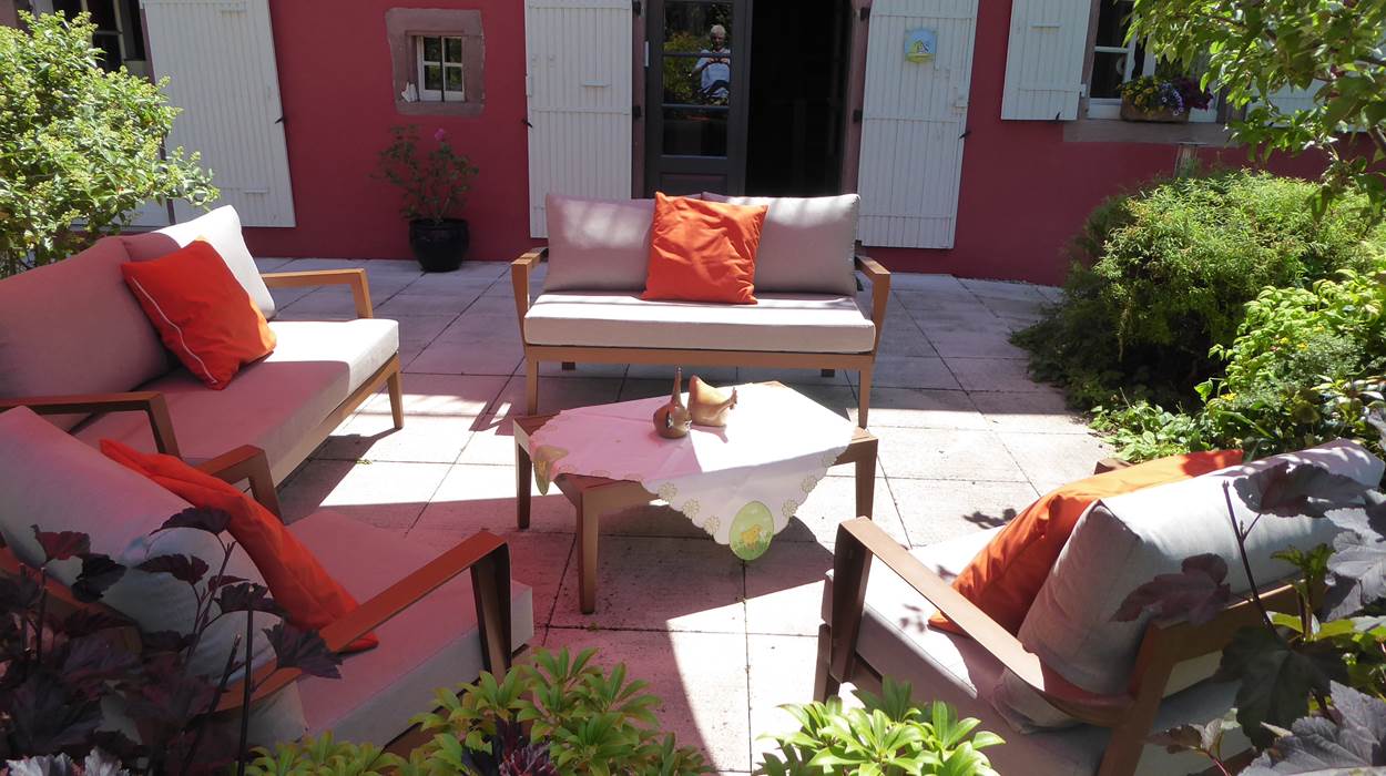 Terrasse du gîte le Châtaignier à Freland