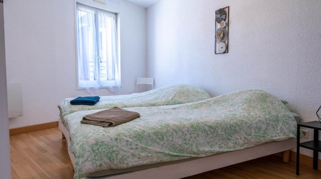chambre-deux-lits-simples-enfants-lourdes.jpg