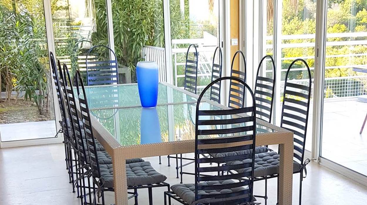 Espace repas intérieur ouvert