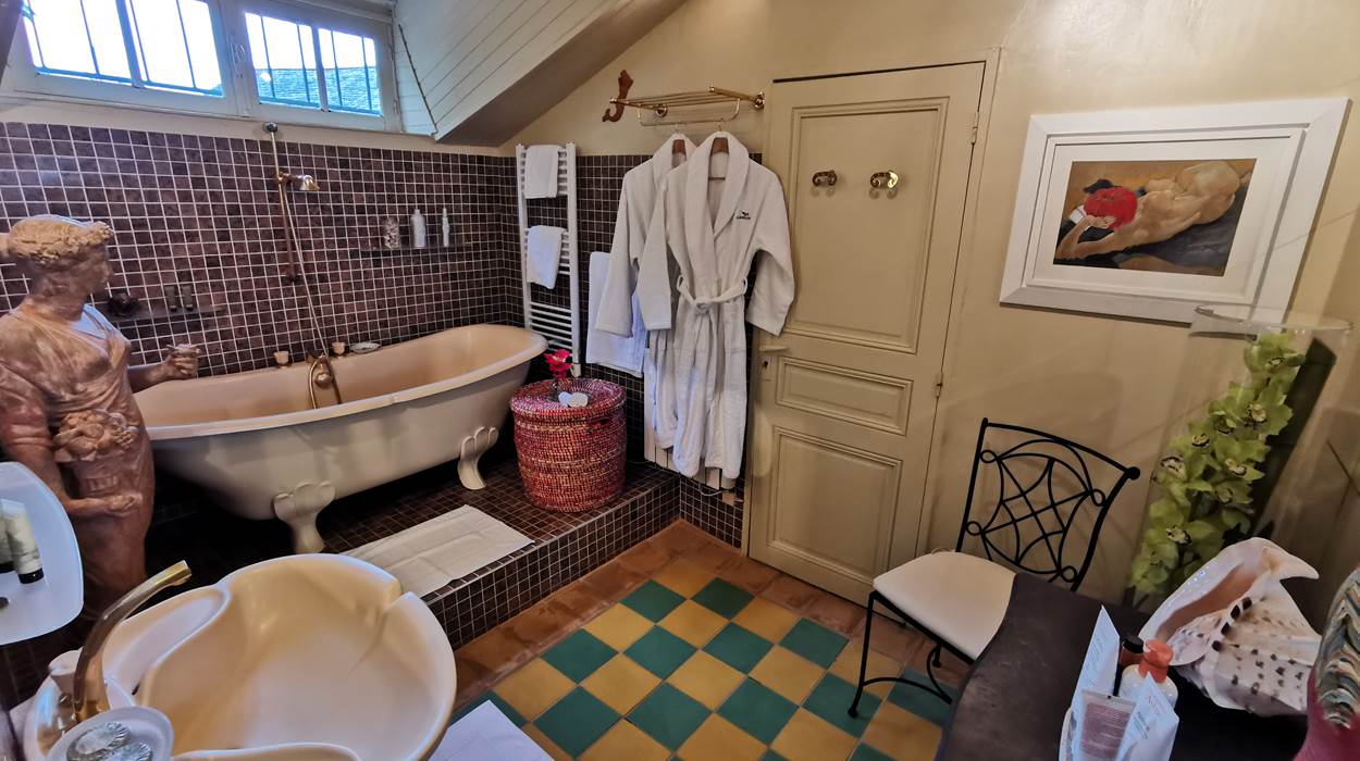 la salle de bain avec sa baignoire "Fleur"