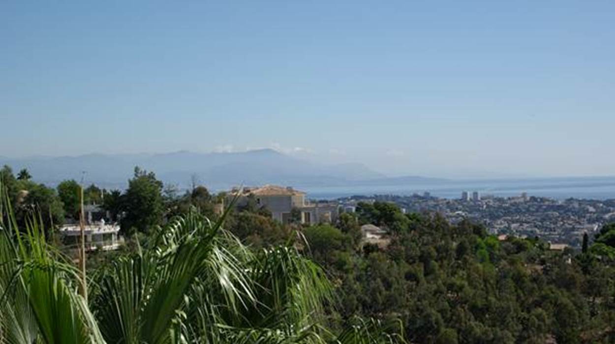 chambre vue colline  villa cannes
