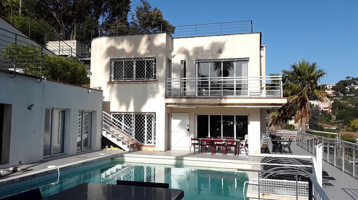 Façade principale villa moderne à Cannes