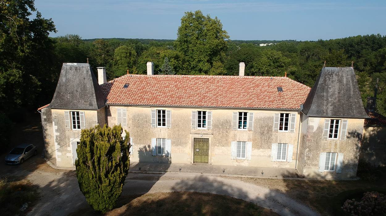 Le Château de Seugnac : le lieu magique et incontournable des évènements réussis en Charente-Maritime.