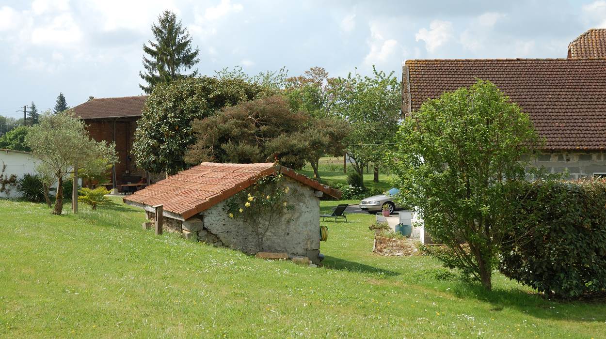Bel emplacement aire camping car Doazit
