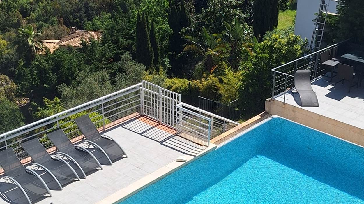 Piscine privée avec vue mer à Cannes