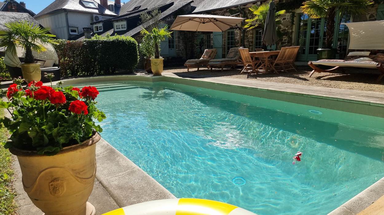 La piscine et sa terrasse