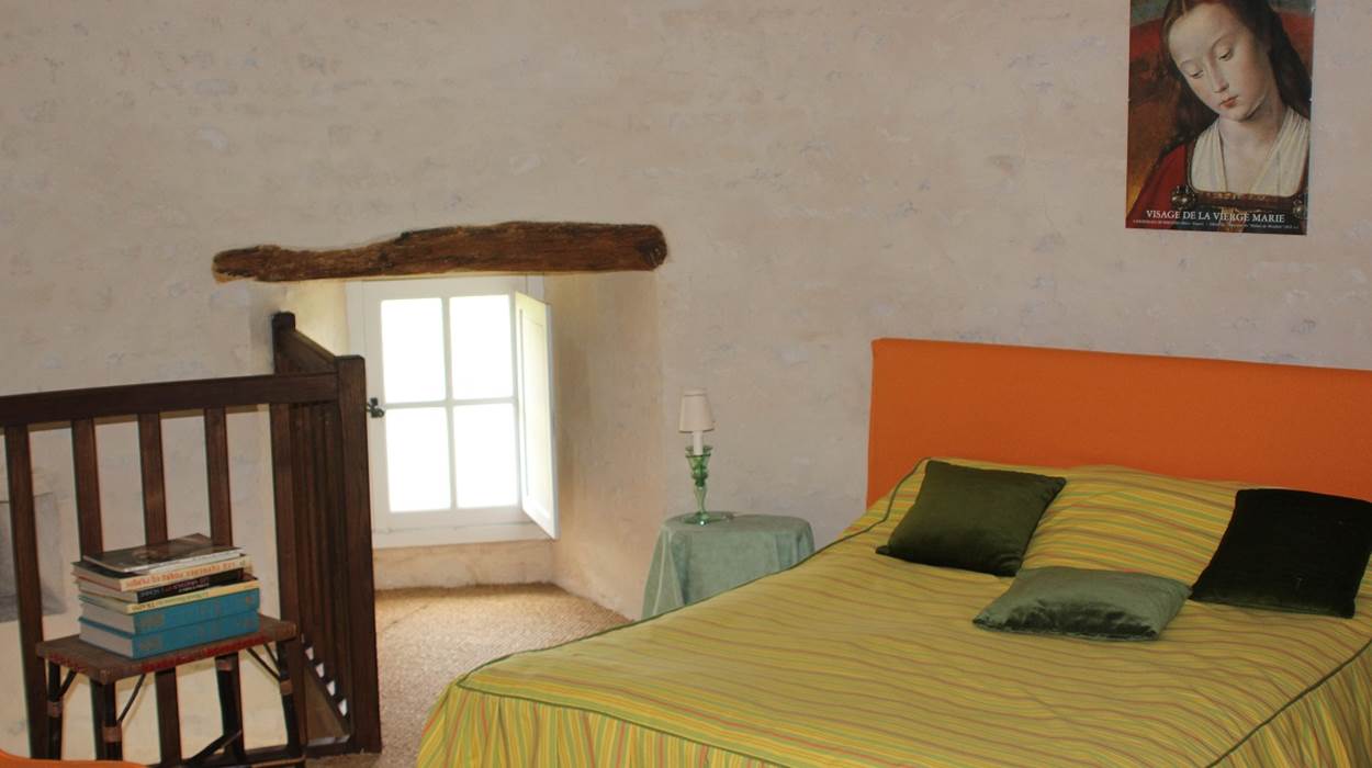 Dans la tour : chambre à lit double
