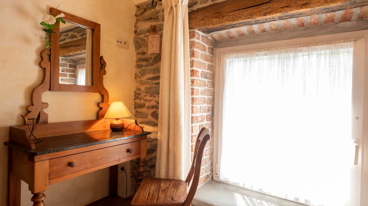 Coin bureau/beauté de la chambre double au gîte Myosotis Royal Blue