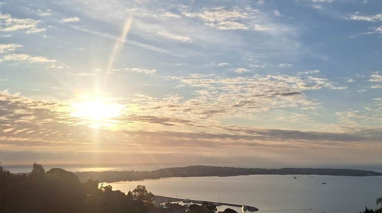 Terrasse sur toit villa Super Cannes au coucher de soleil