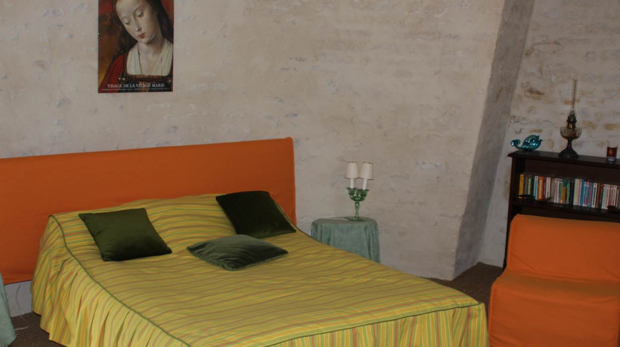 Dans la tour : chambre à lit double