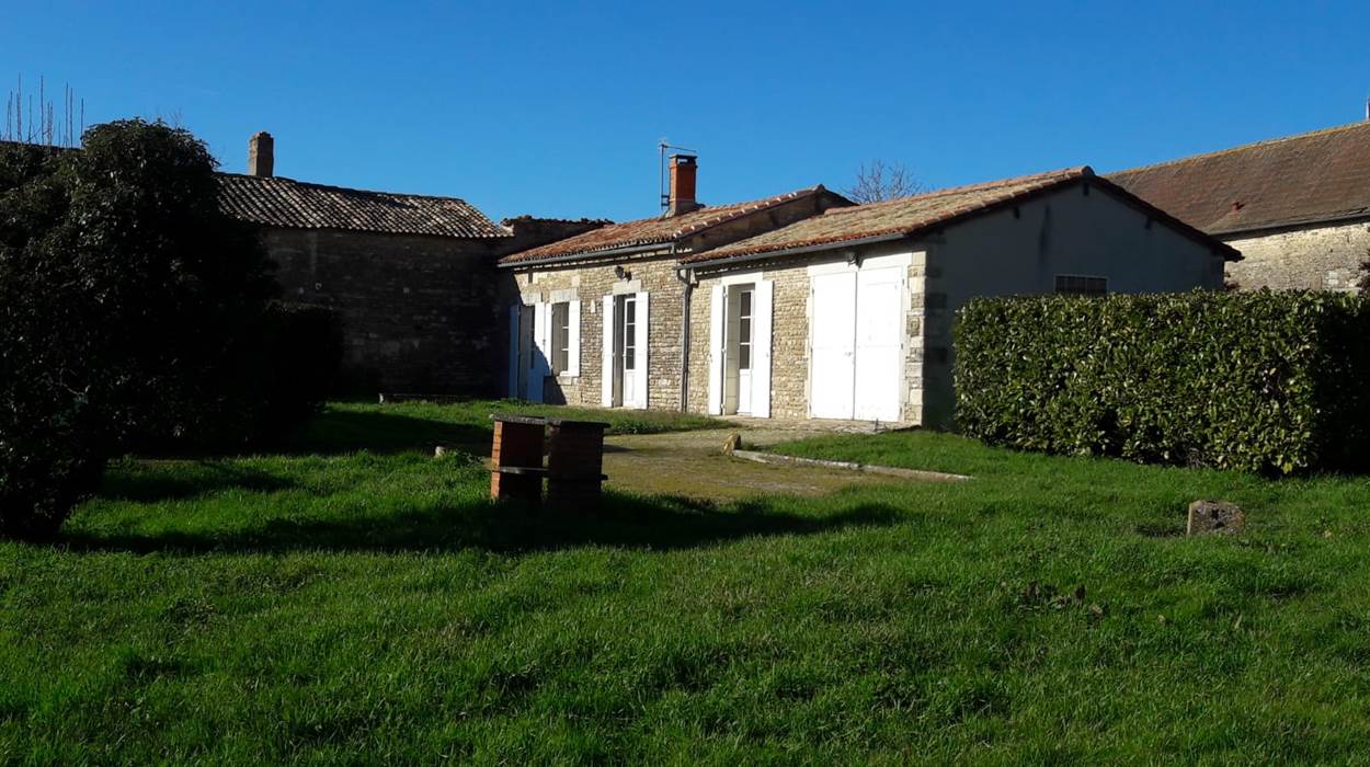 Vue générale depuis le jardin clos