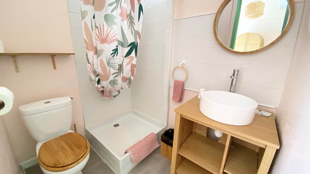 salle de bain chambre 114