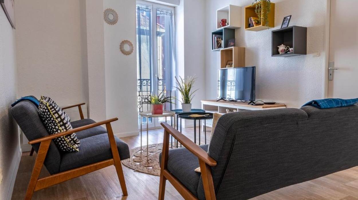 vue-chateau-fort-lourdes-appartement-le-lys.jpg