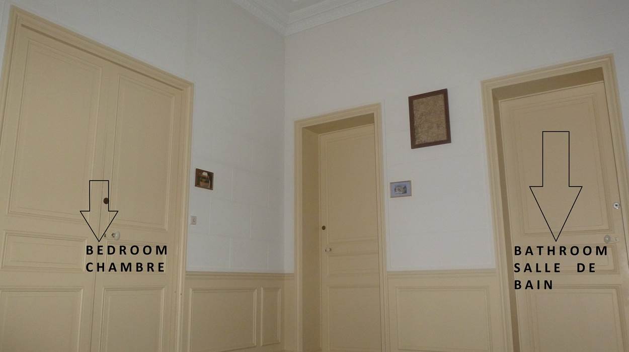 La salle de douche privative se situe sur le palier
