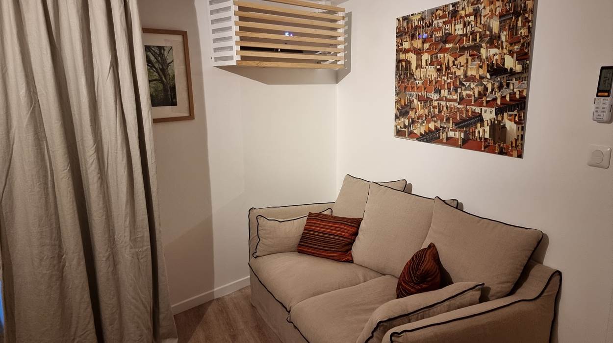 Espace salon dans la suite parentale SINFONIA