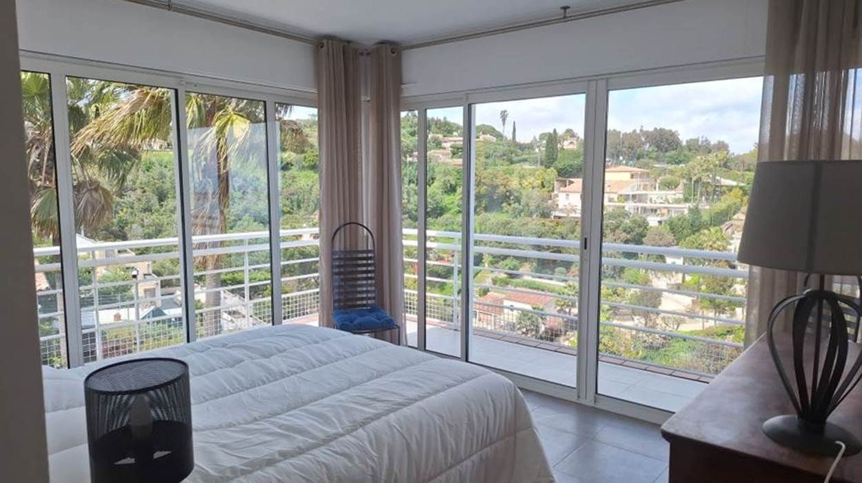 Chambre double vue jardin villa colline