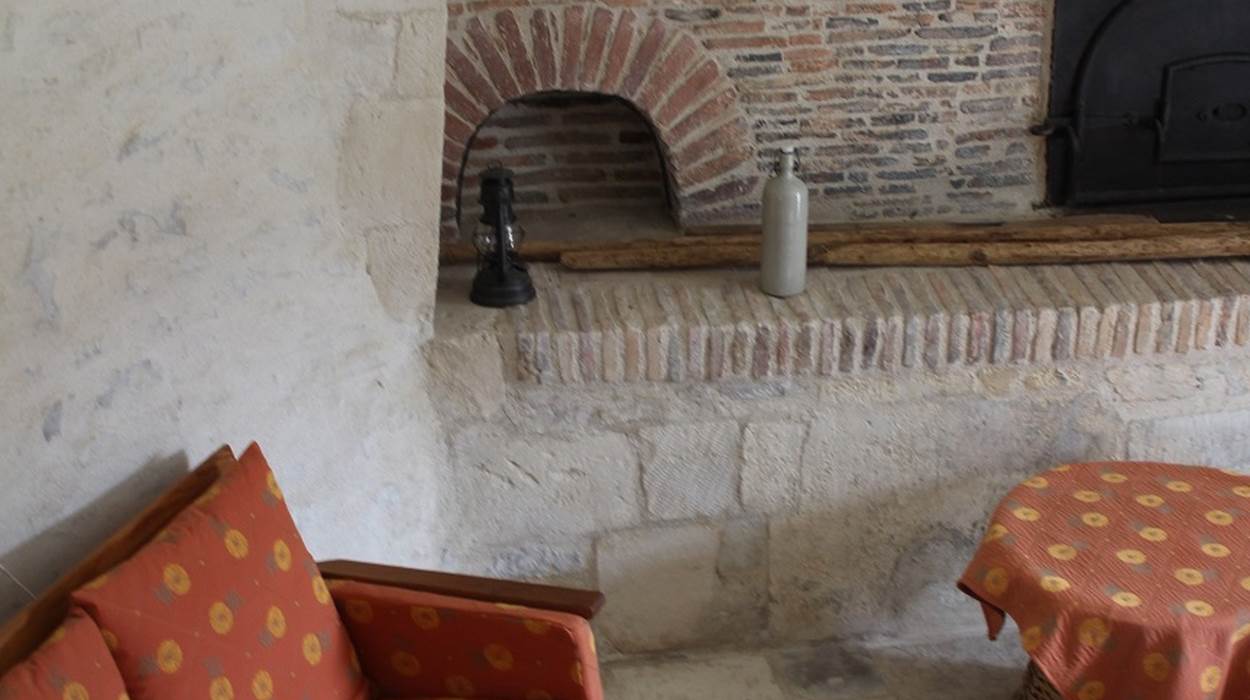 Dans la tour : le séjour, coin salon