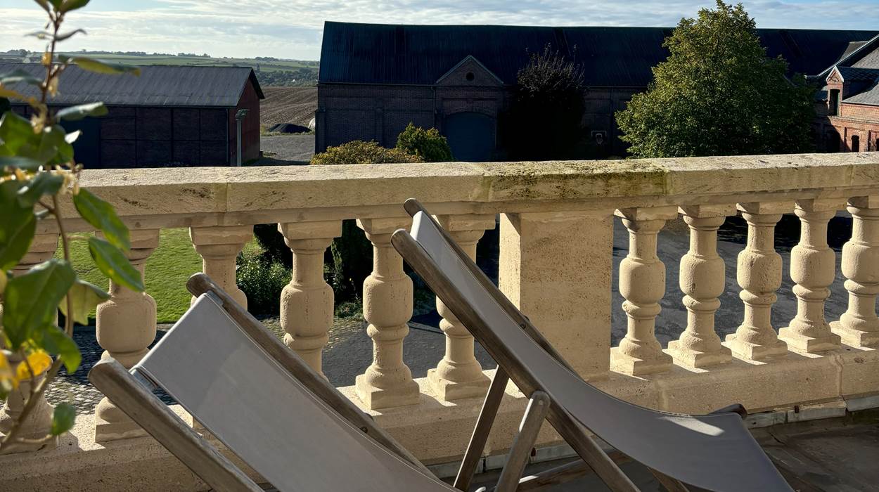 sur le balcon