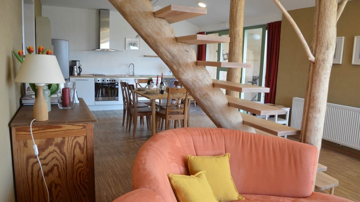 GITE de 2 à 5 personnes cuisine, salleà manger et salon avec vue panoramique