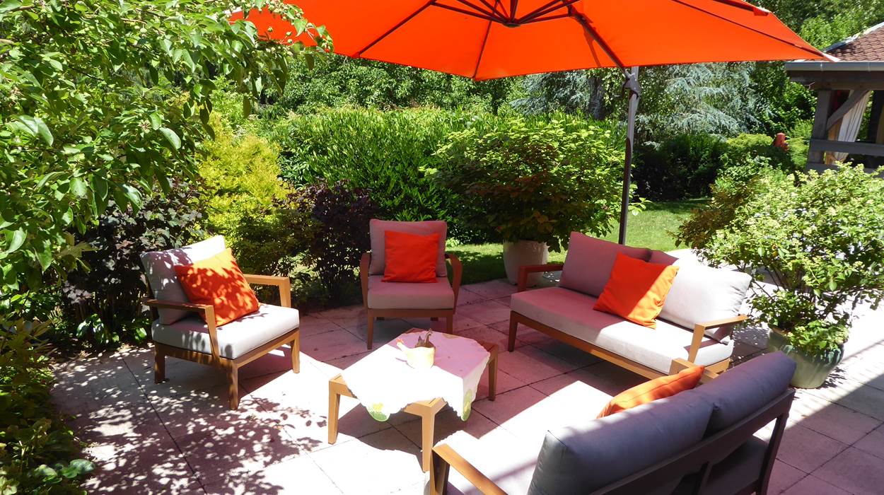 Terrasse du gîte le Châtaignier à Freland