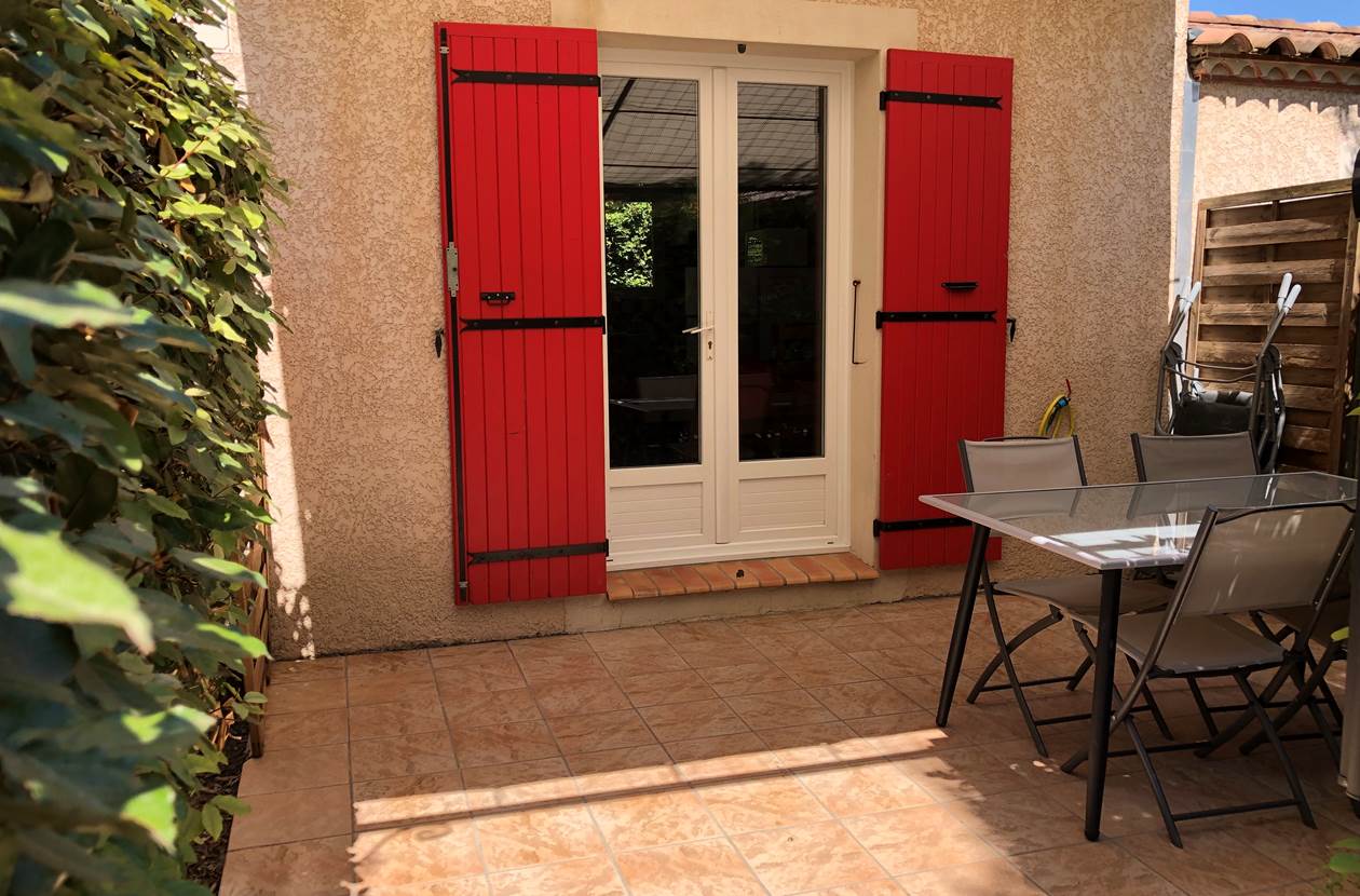 Les Mazets du Rouret - L'Olivier terrasse avec transat