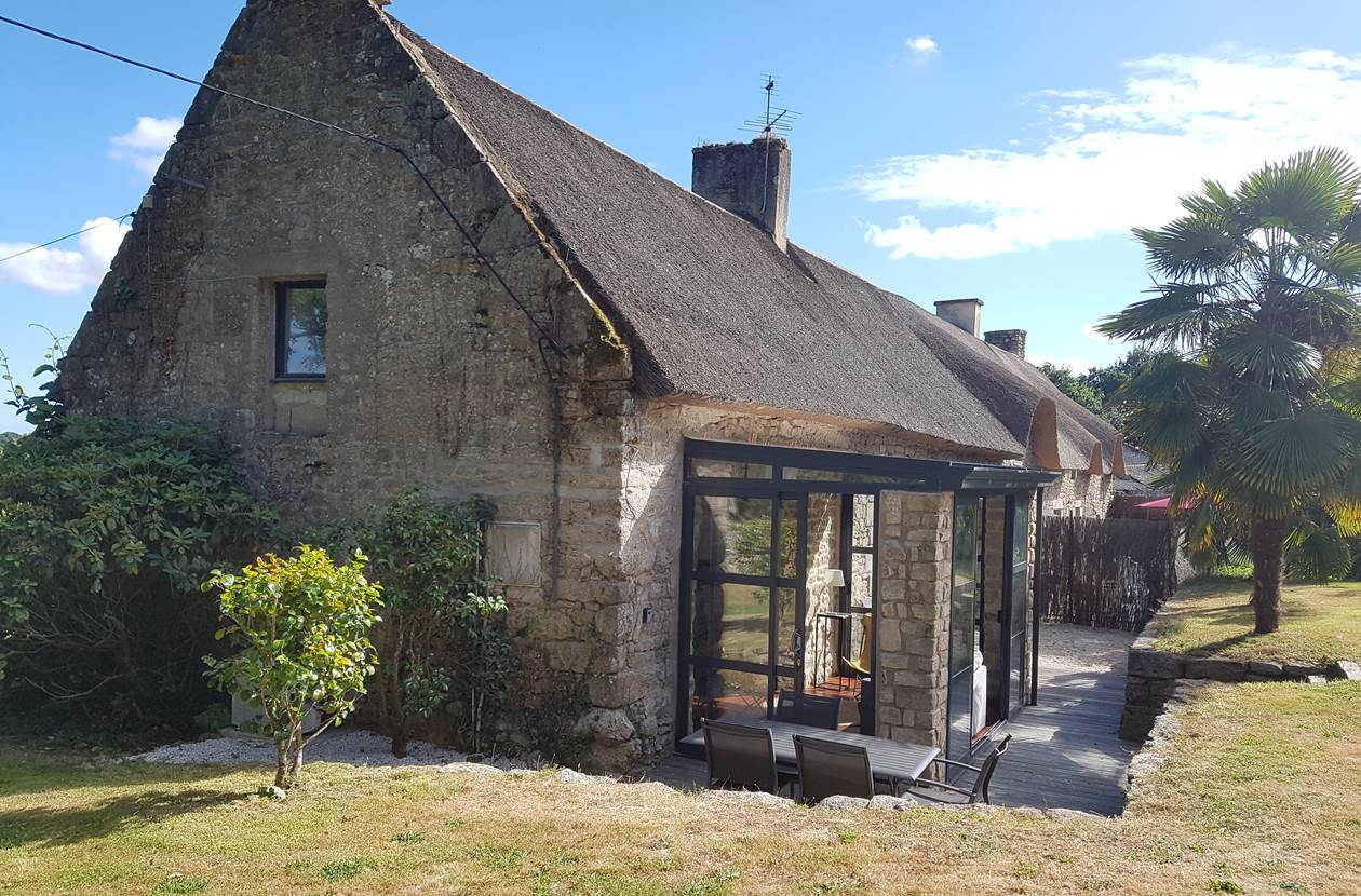 Entrée gîte chaumière