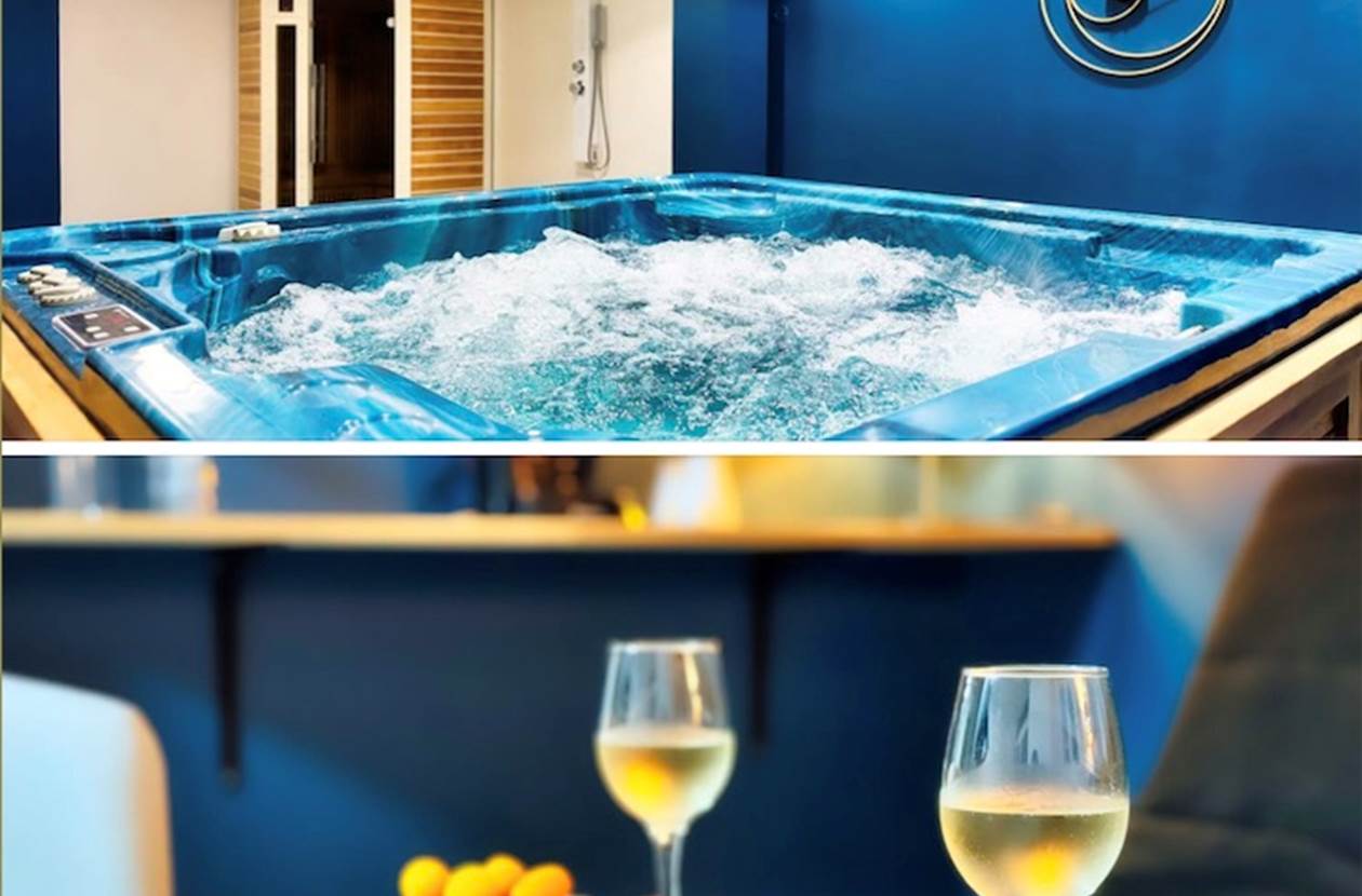 Moment détente avec planche apéritive et verres de vin dans l’espace spa privatif Le Magnolia