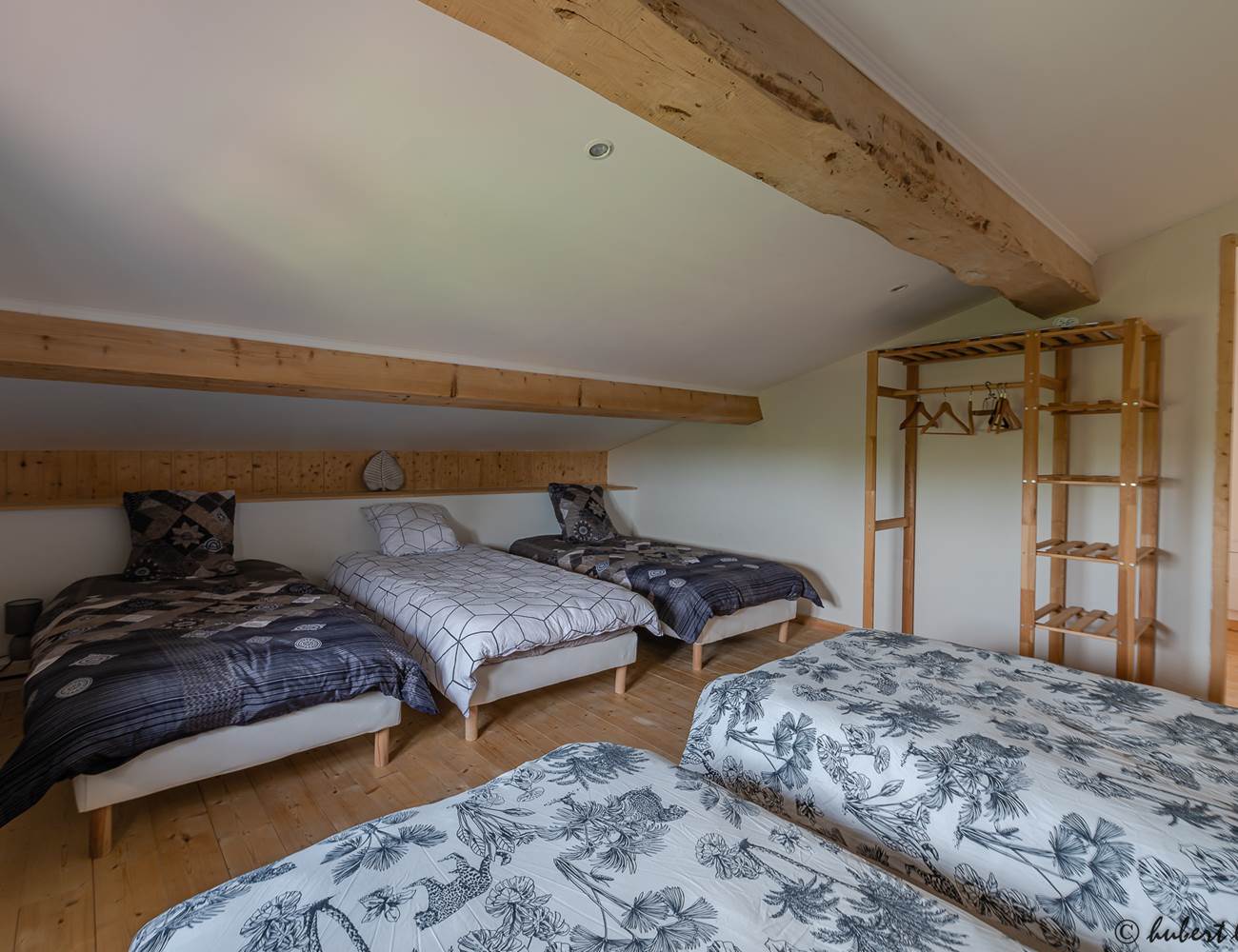 chambre avec 5 lits une personne-photo-gallery