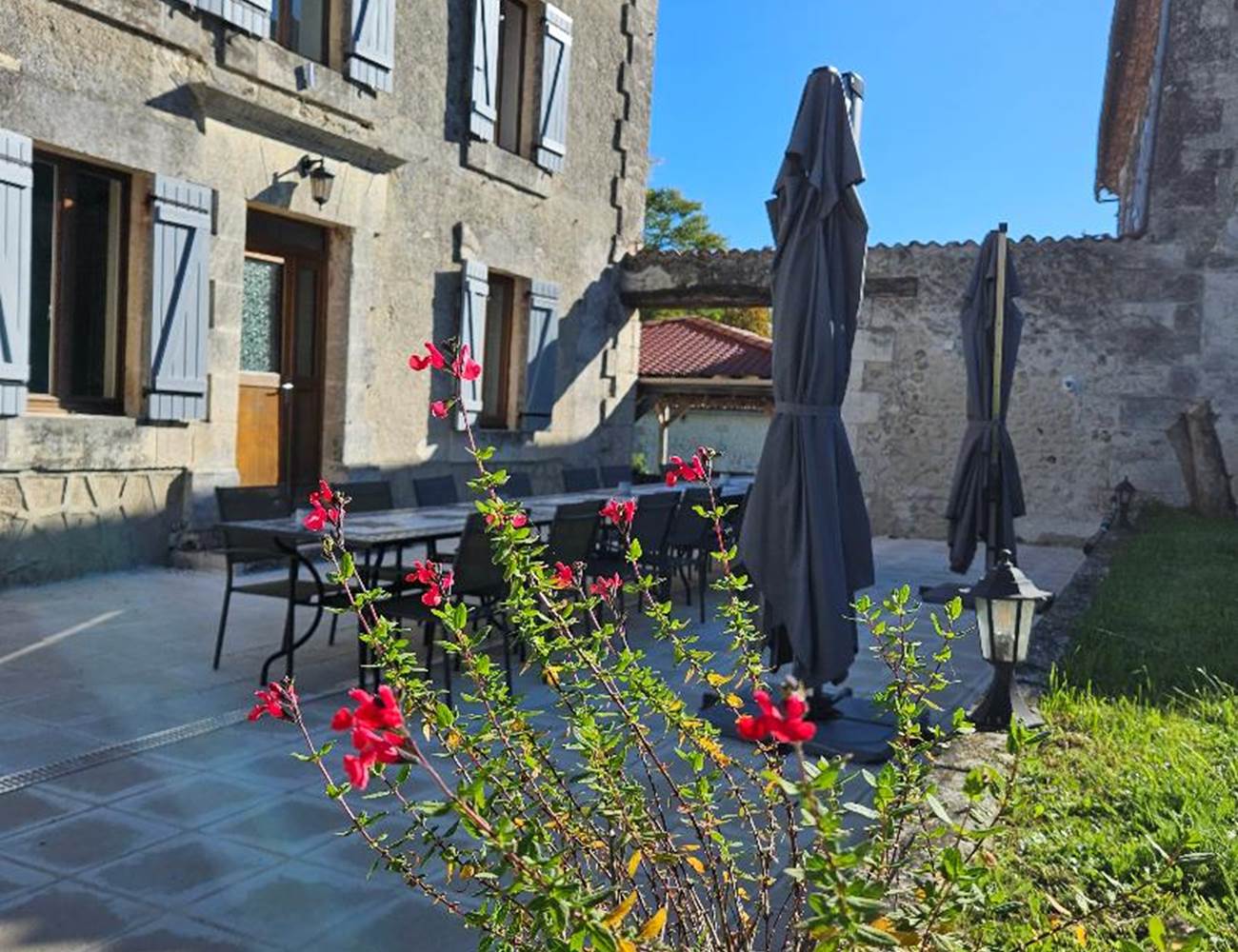 LB 2 Pots on terrace-photo-gallery