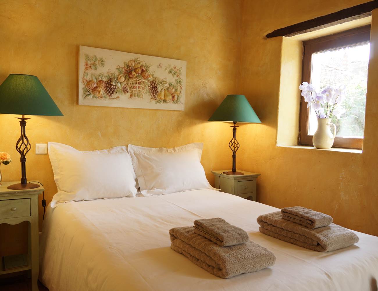 Maison en Provence de charme  - Chambre ocre jaune  - Lapalud - Vaucluse-photo-gallery