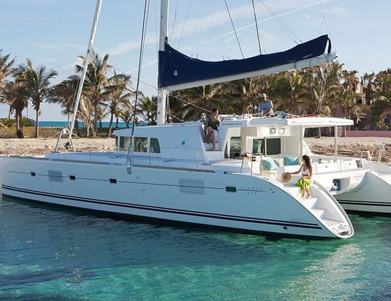 Catamaran au mouillage-photo-news
