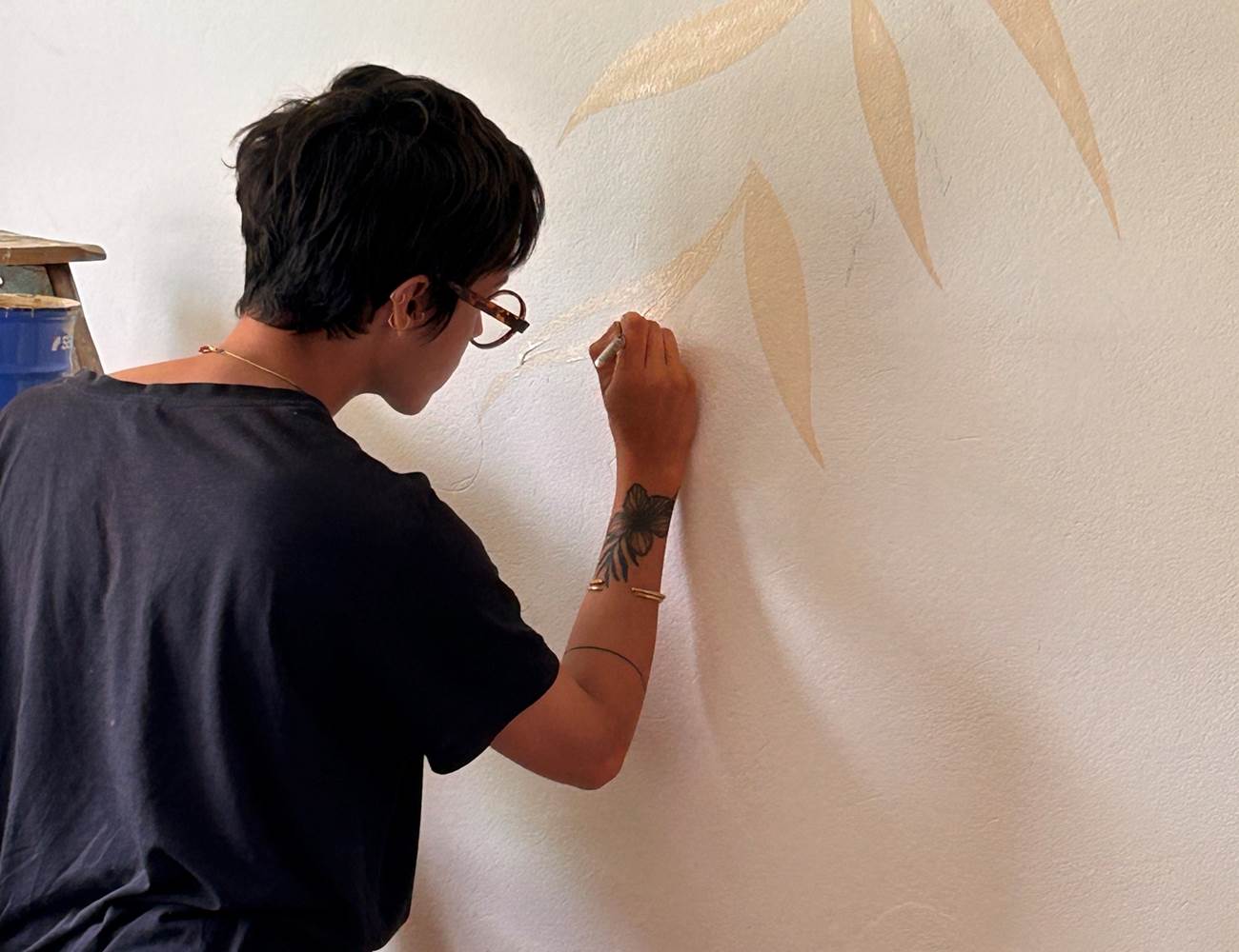 Peinture à la main sur le mur de la chambre " Fleur sauvage"-photo-page
