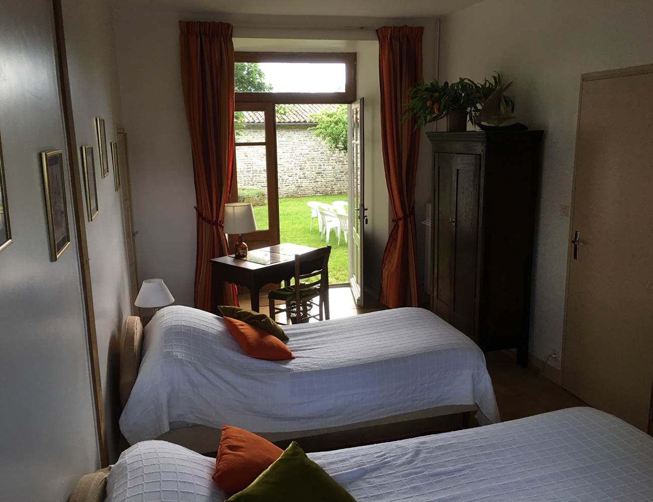 Chambre à 2 lits, au rez-de-chaussée-photo-gallery