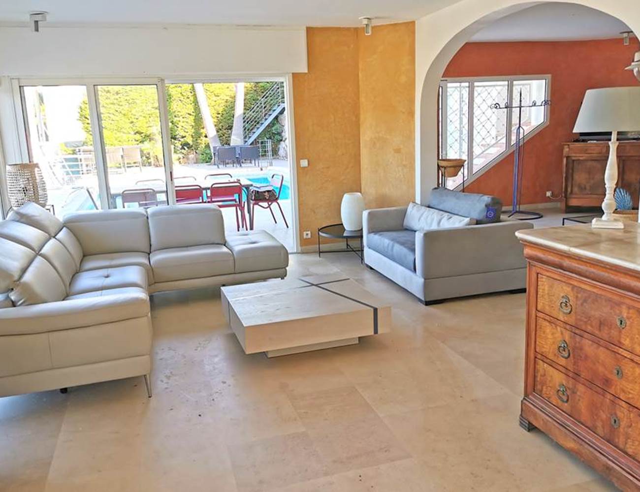 Salon contemporain à Super Cannes-photo-gallery