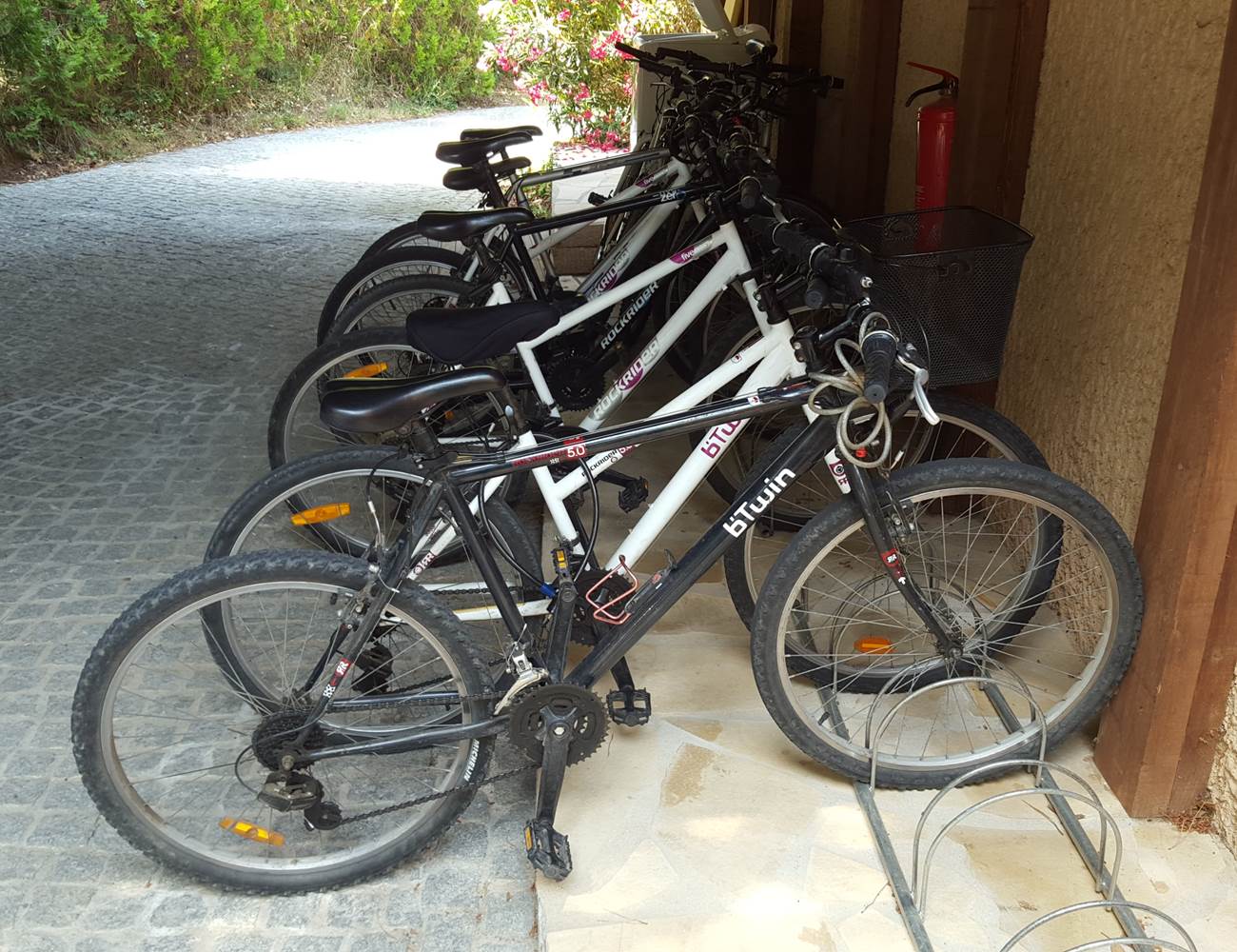 à disposition à la la villa les hespérides 2 vélos par gîte