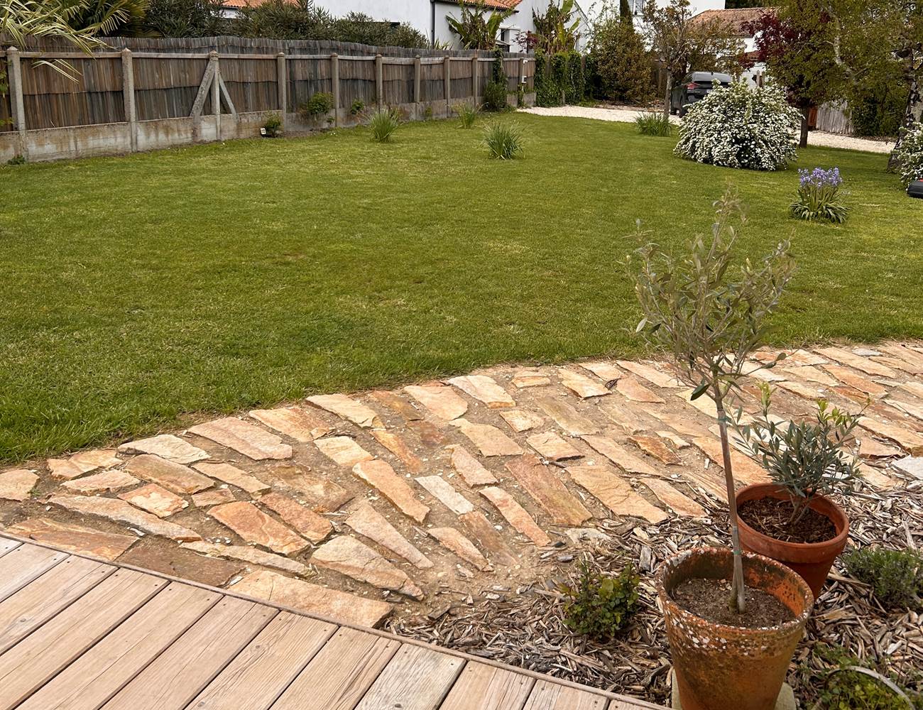 Vue du jardin depuis la terrasse-photo-page