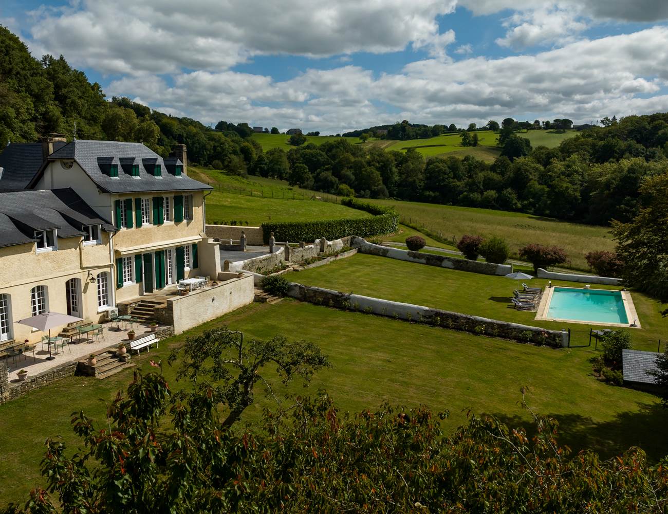 Cadre intimiste en pleine nature et grand parc arboré