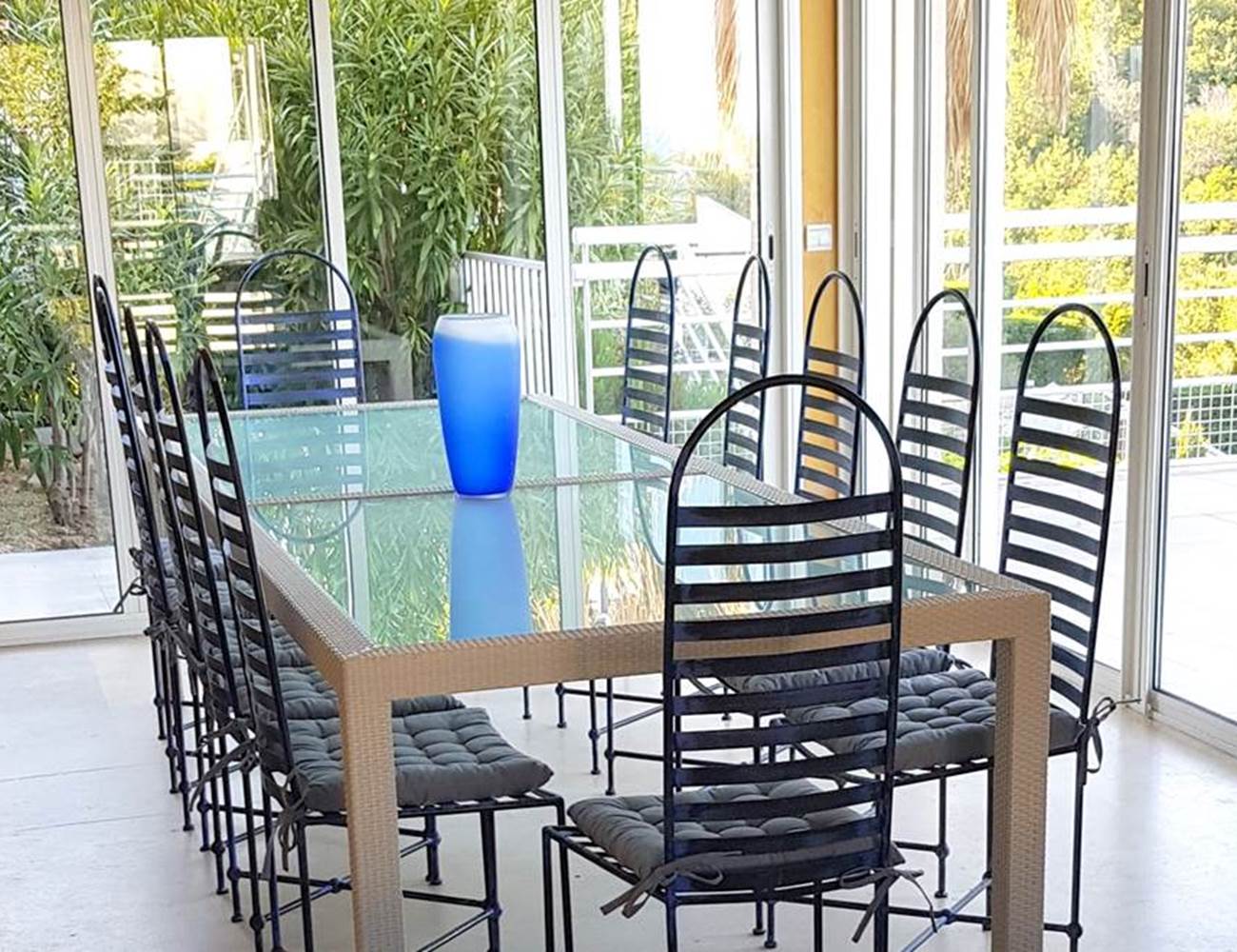 Espace repas intérieur ouvert-photo-gallery