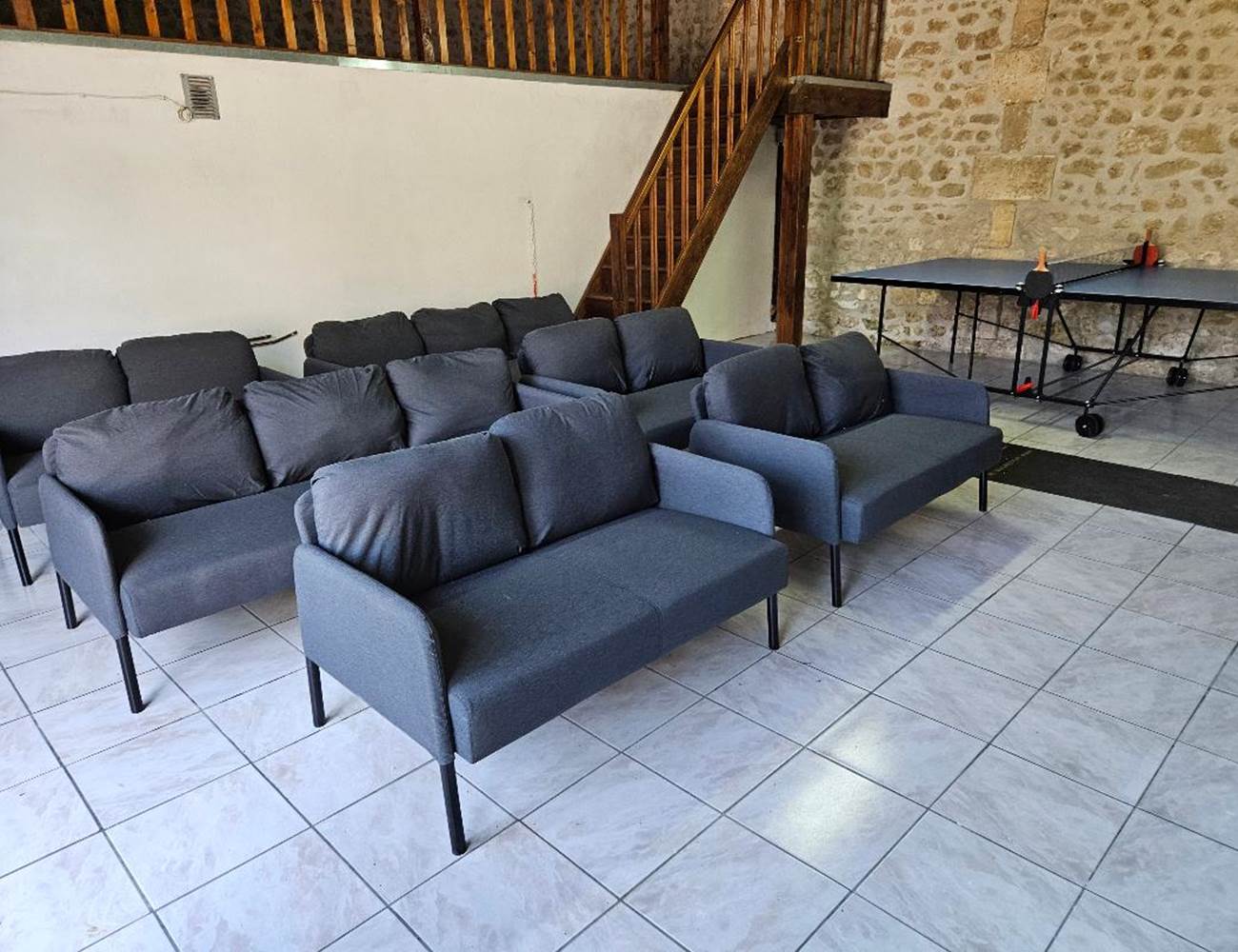 LB games room with TV-photo-gallery