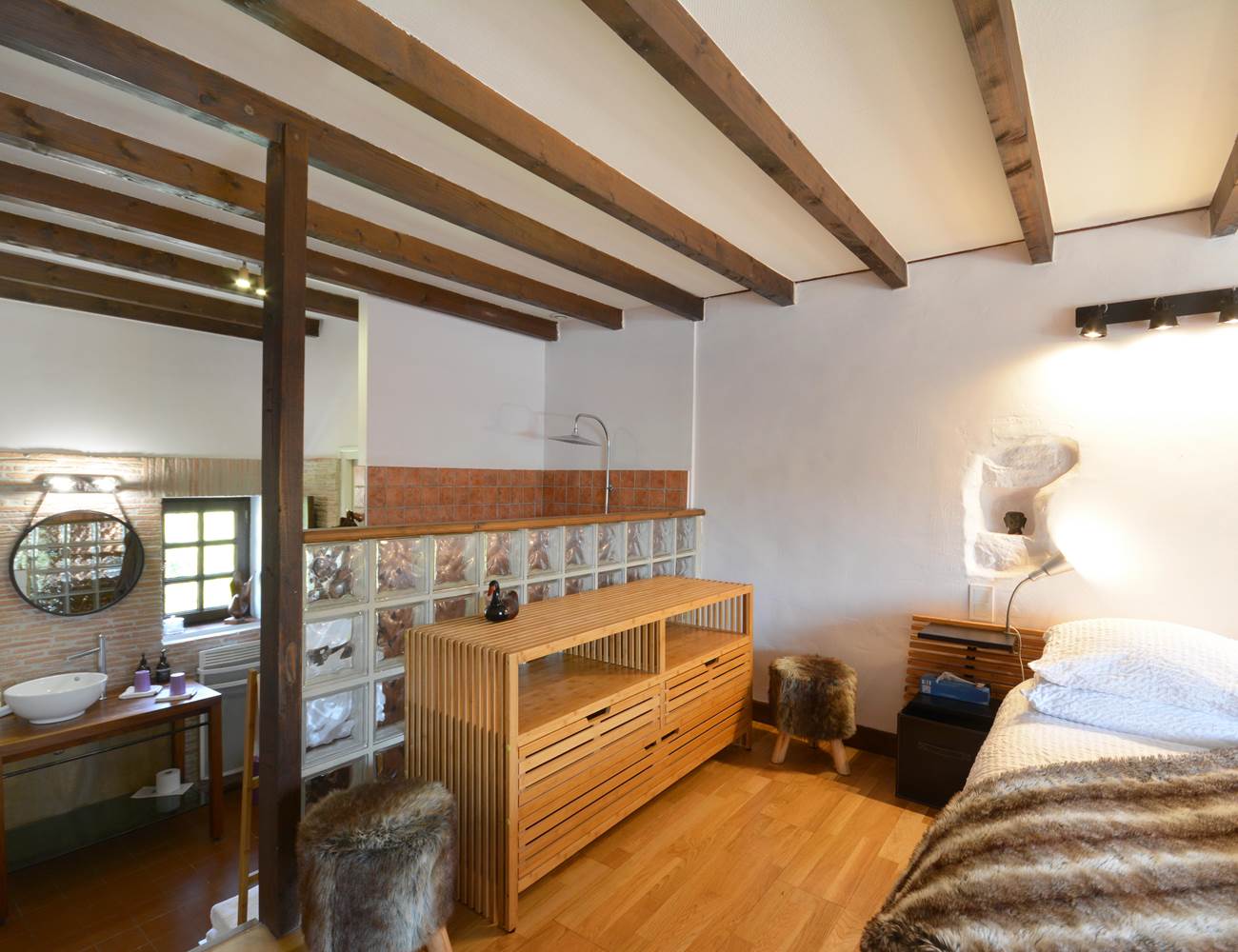 la chambre valere en sa douche en open space-photo-gallery