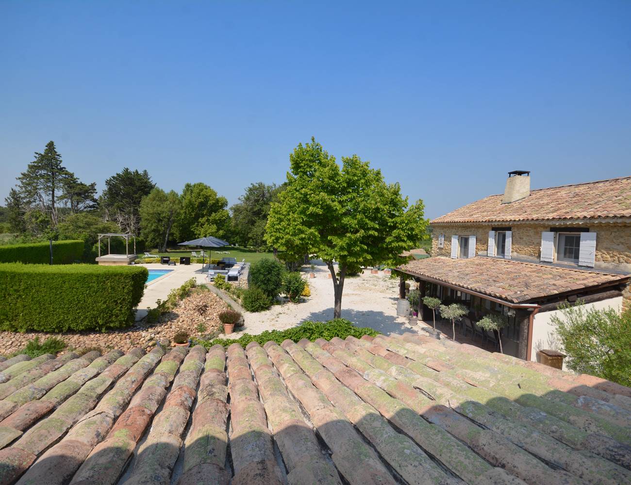 la vue du jardin depuis la chambre de titouan-photo-gallery