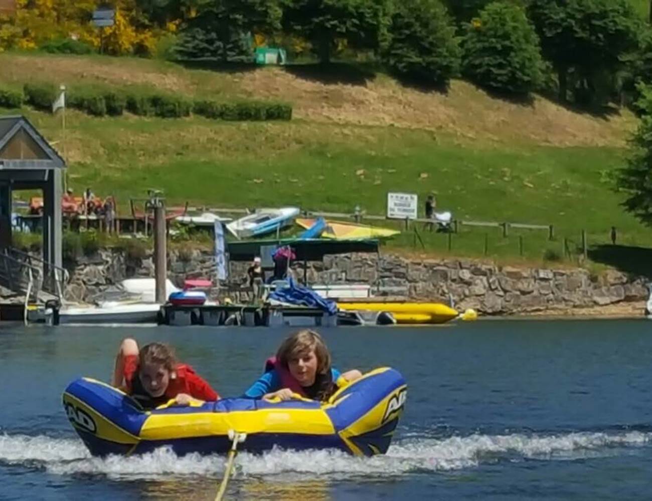 Lac à 3 kms pour la baignade et les activités nautiques