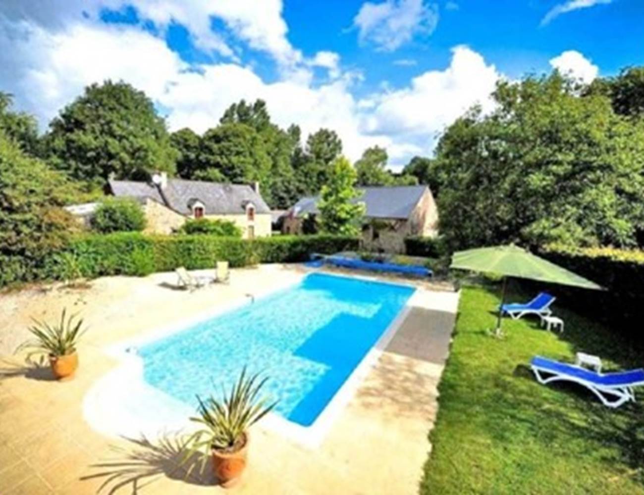 Bords de piscine Dinan chambres d'hotes La Guyonnais