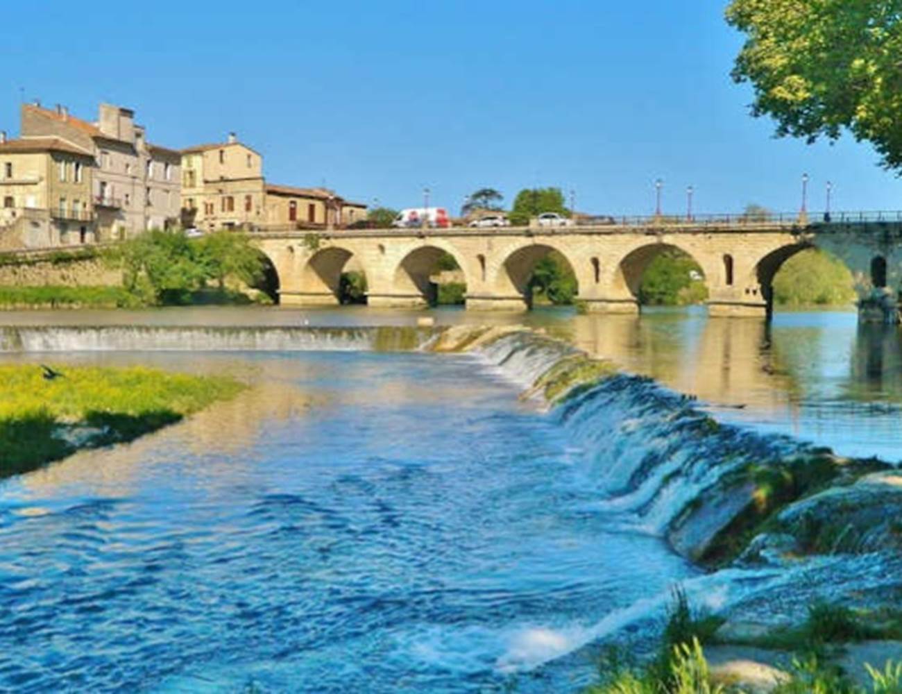 Sommières : pont sur le Vidourle