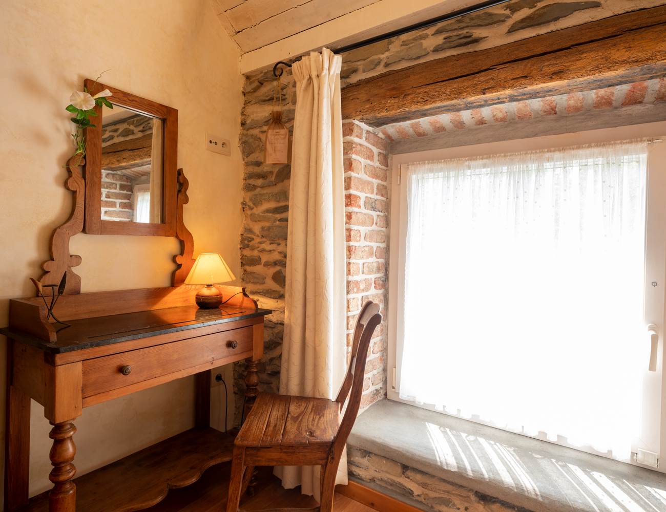 Coin bureau/beauté de la chambre double au gîte Myosotis Royal Blue-photo-gallery